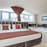 Vila Merkez De Sauna,jakuzi ,tuerk Hamami, Pool ,bbq, Isitmali Havuz ,yerden Isitma Fethiye