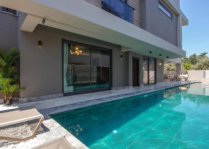 Villa Balmain&sauna,jakuzi ,tuerk Hamami, Pool ,bbq, Isitmali Havuz ,yerden Isitma *