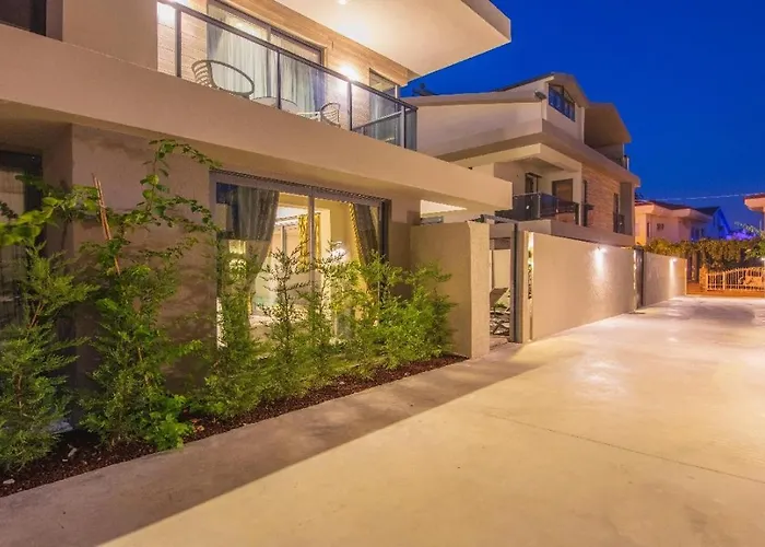 Villa Balmain&sauna,jakuzi ,tuerk Hamami, Pool ,bbq, Isitmali Havuz ,yerden Isitma *