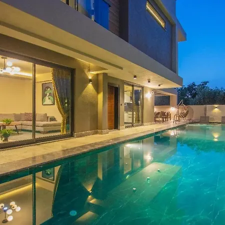 Вилла Balmain&sauna,jakuzi ,tuerk Hamami, Pool ,bbq, Isitmali Havuz ,yerden Isitma Фетхие