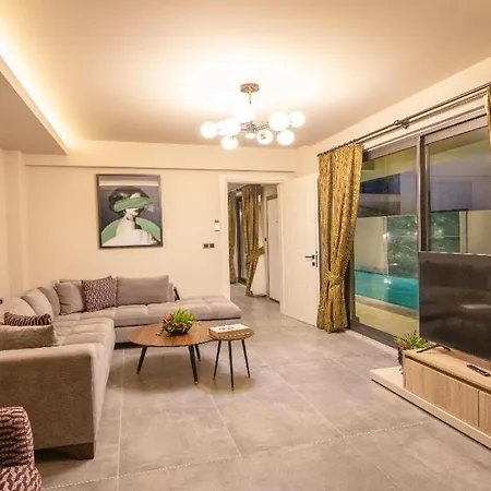 Balmain&sauna,jakuzi ,tuerk Hamami, Pool ,bbq, Isitmali Havuz ,yerden Isitma Вилла