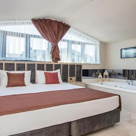 Вилла Balmain&sauna,jakuzi ,tuerk Hamami, Pool ,bbq, Isitmali Havuz ,yerden Isitma Фетхие