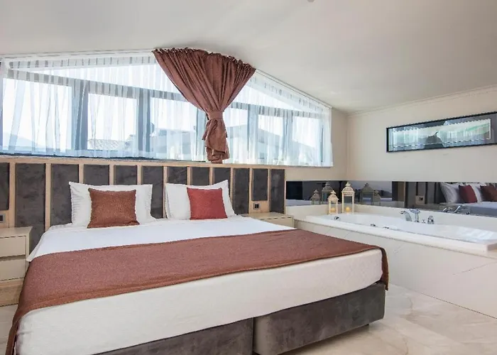 Villa Merkez De Sauna,jakuzi ,tuerk Hamami, Pool ,bbq, Isitmali Havuz ,yerden Isitma Fethiye