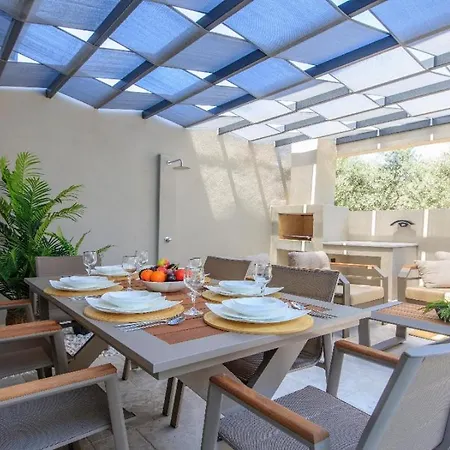 Villa Balmain&sauna,jakuzi ,tuerk Hamami, Pool ,bbq, Isitmali Havuz ,yerden Isitma